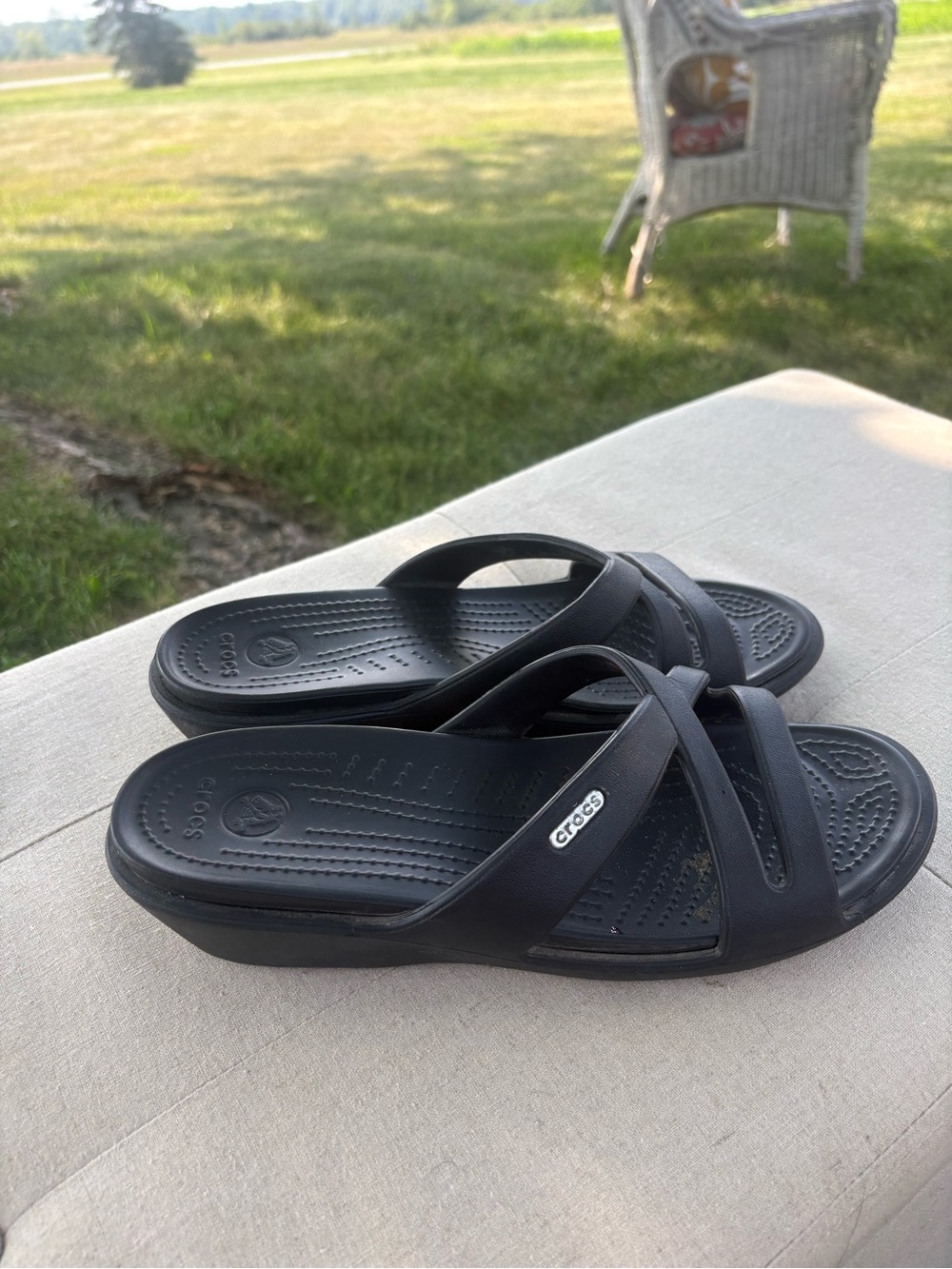 CROCS Black Women's Slide Sandals with Cross Straps